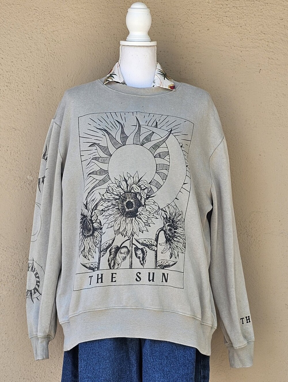 IML The Sun Embroidered Cuff Sage Green Crewneck Sweater W/ Sunflower Tarot Sz M